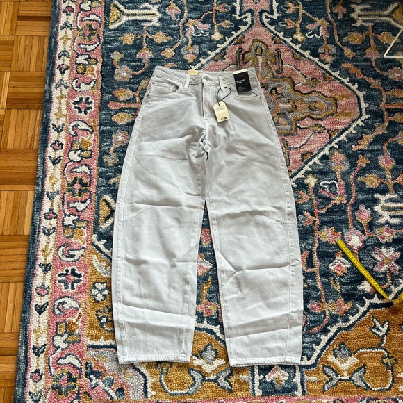 Levi's Denim - NWT grey barrel leg women’s jeans